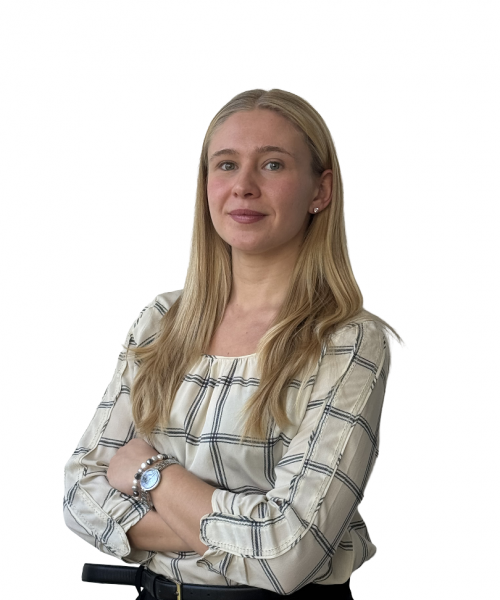 ISR brazos cruzados buena fondo blanco